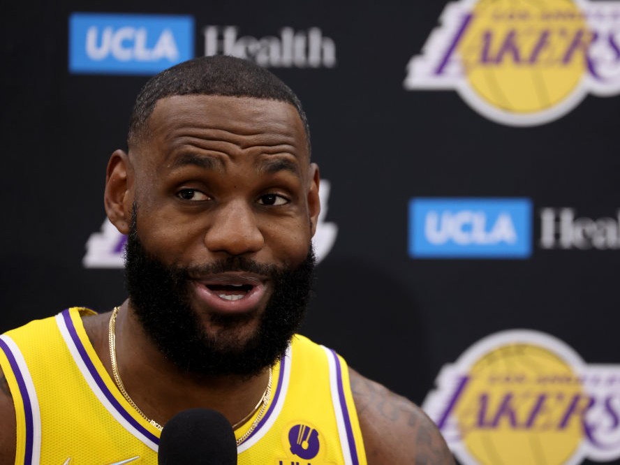 レブロン・ジェームズ 9