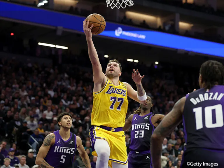 NBA レイカーズ 八村塁 体調不良から3試合ぶりに復帰 8得点 6