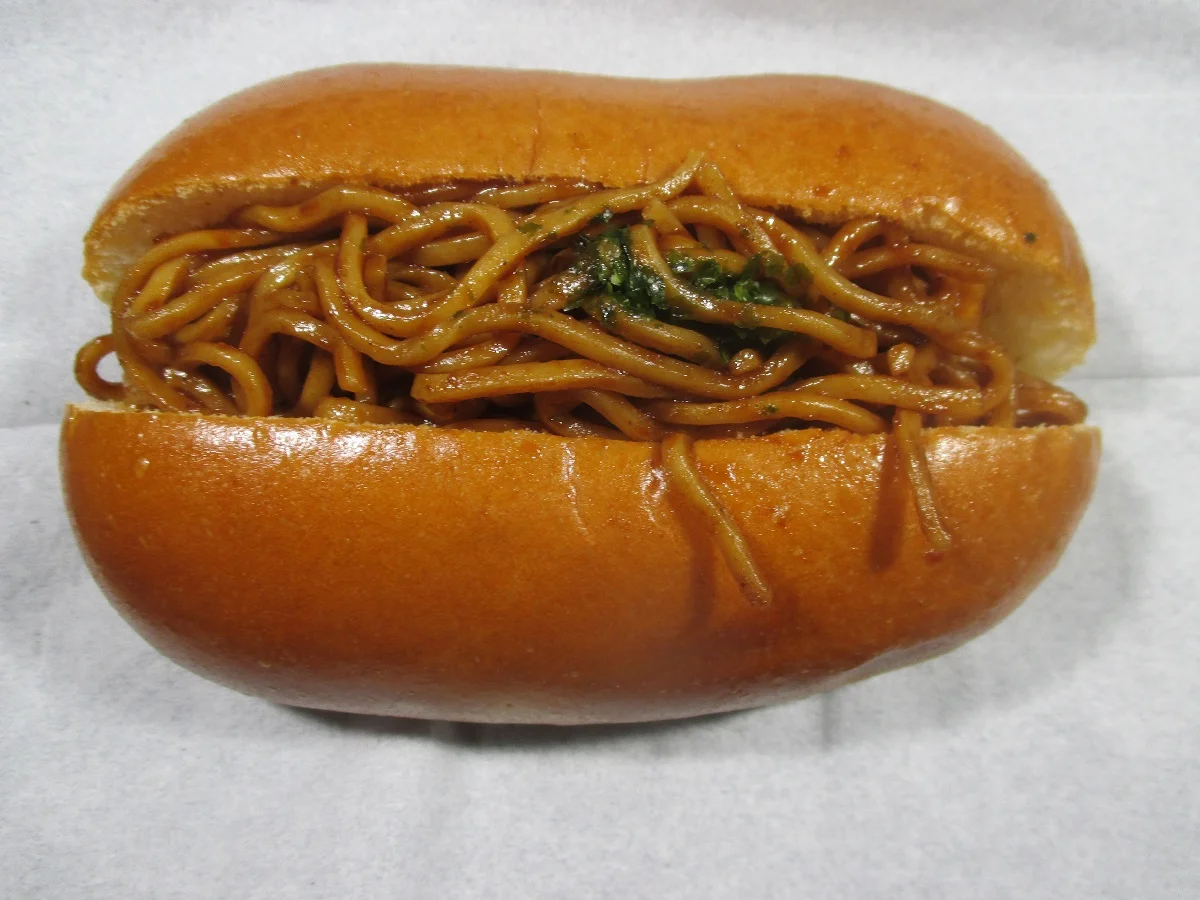 セブン 焼きそばパン 2