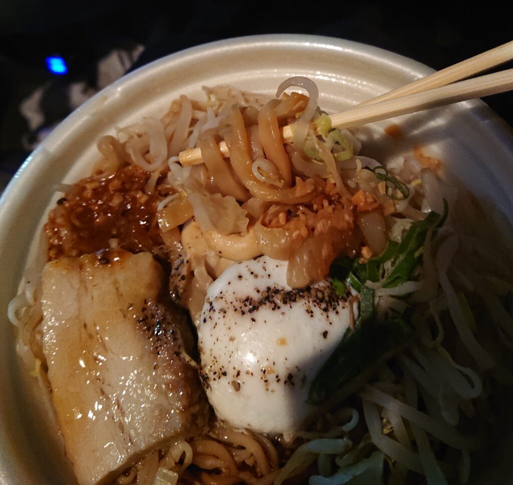 セブンの二郎系まぜそば 5