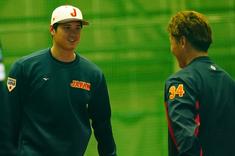 大谷翔平 WBC日本代表に合流 リラックスした表情見せる 2