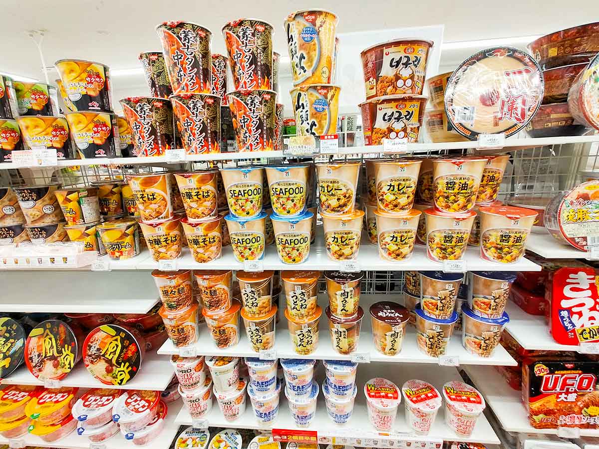 コンビニのカップ麺 3
