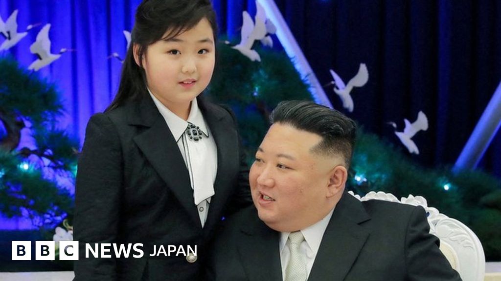 1週間ニュース 北朝鮮 “後継者”は娘? 写真で読み解く 3