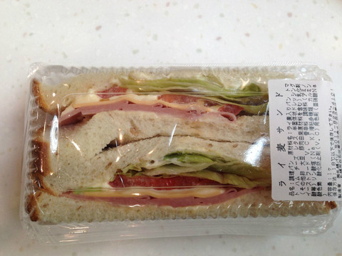 ファミマ ライ麦サンド 7