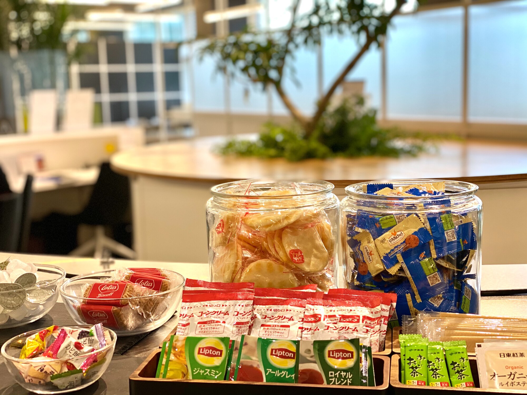 オフィスのお菓子文化 1