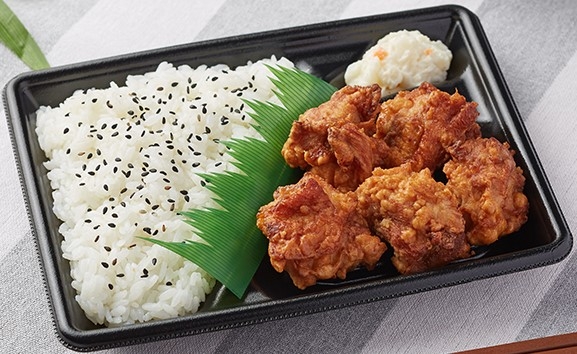 ファミマ 唐揚げ弁当 7