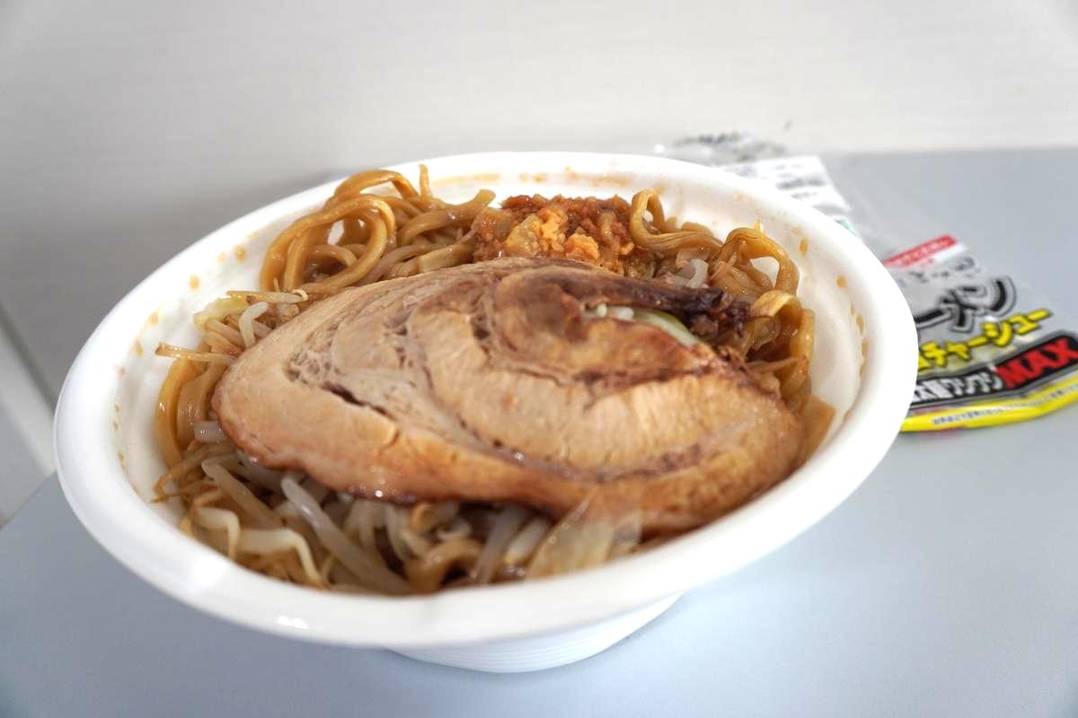 セブンの二郎系ラーメン 6