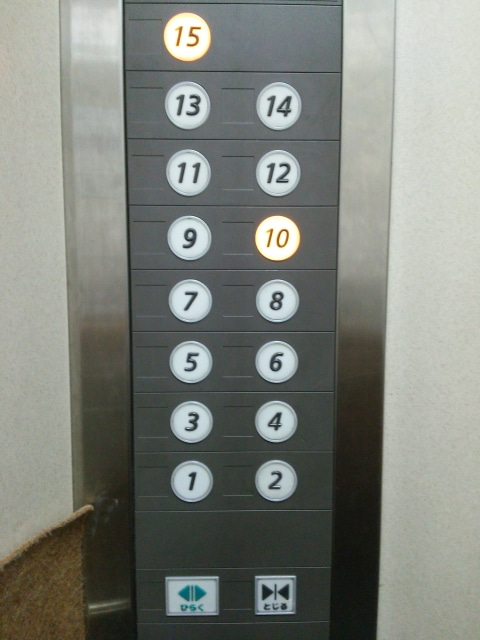エレベーターの「閉」ボタン 7