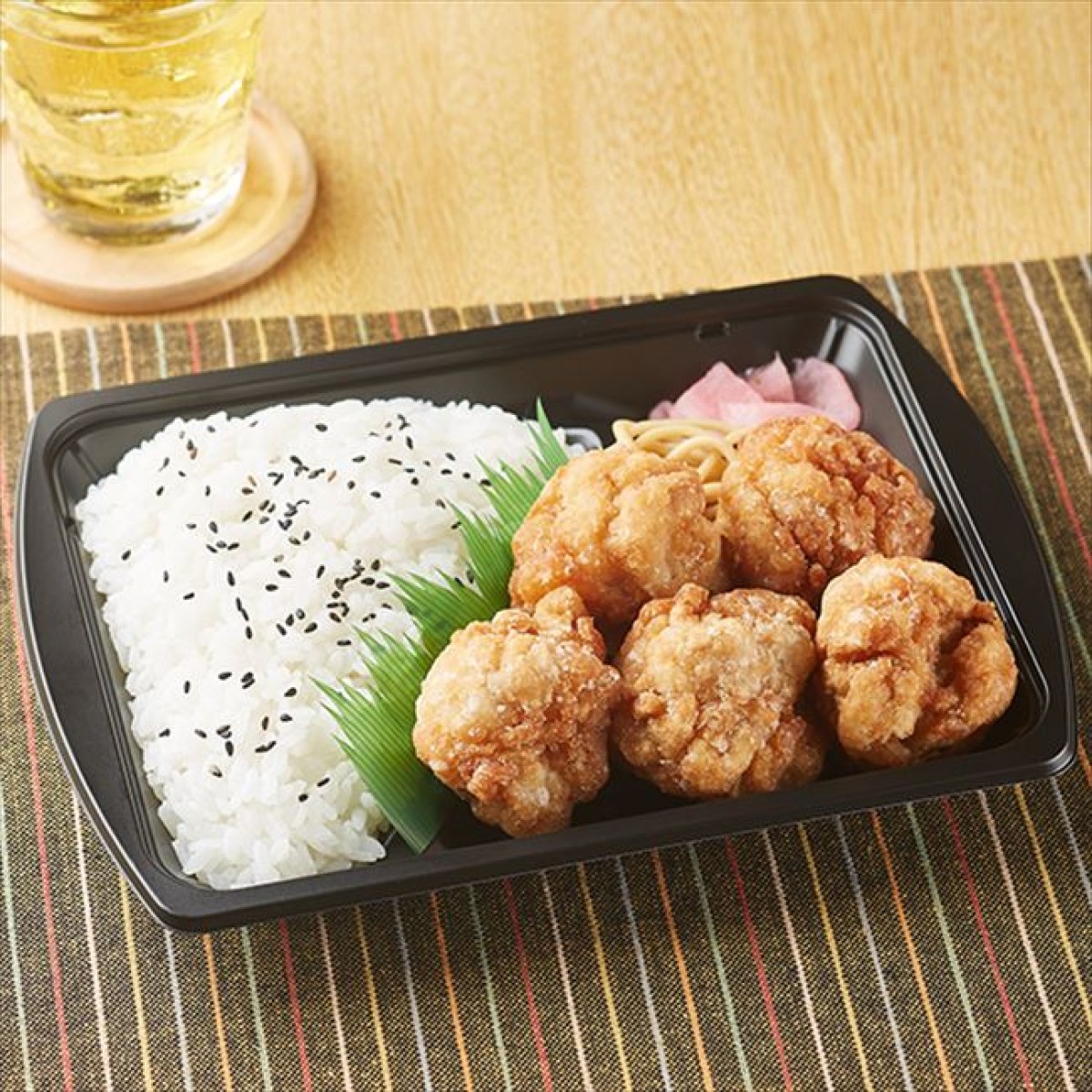 ファミマ 唐揚げ弁当 2