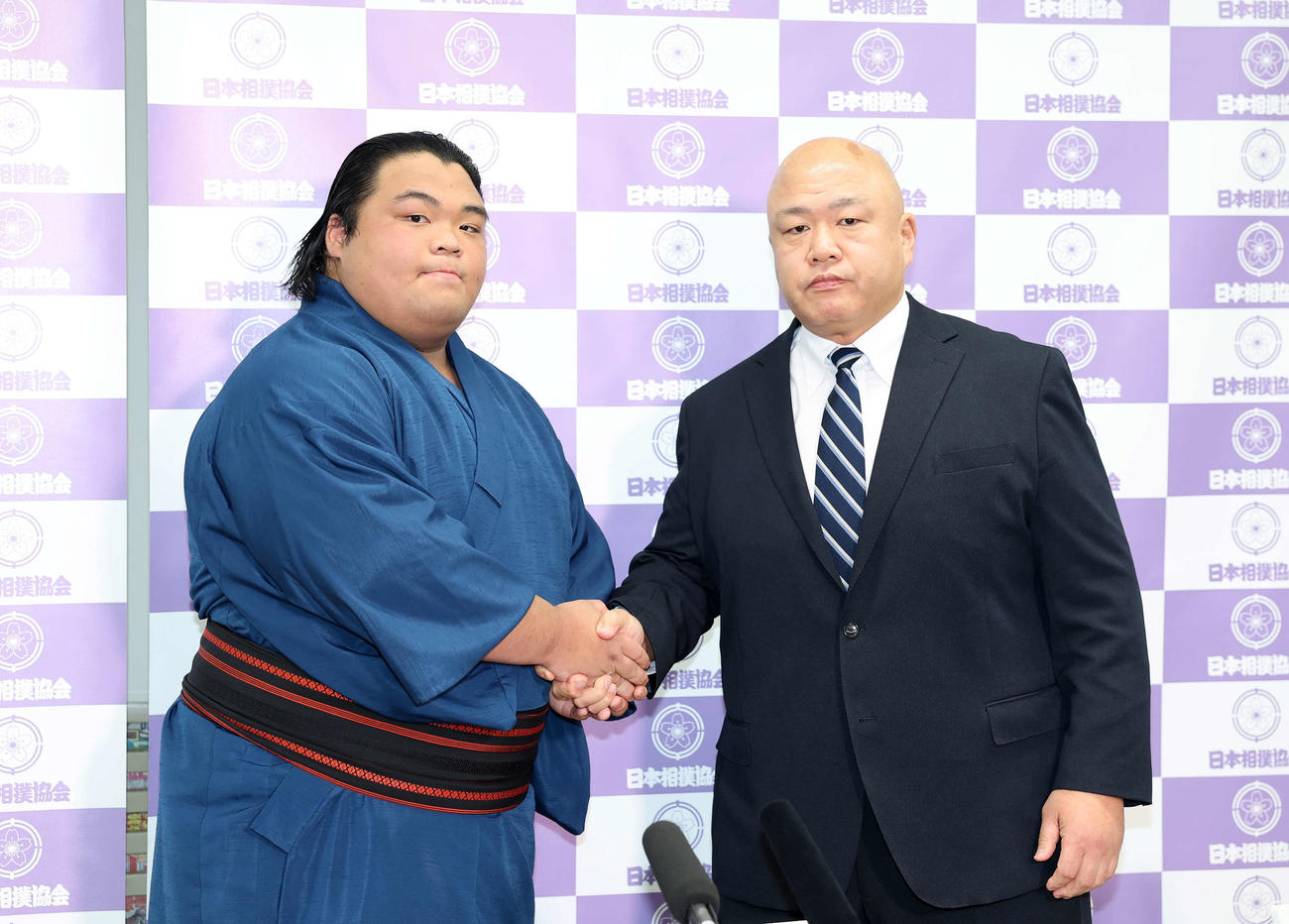 大相撲春場所 新入幕の藤青雲と藤凌駕が会見 意気込み語る 7