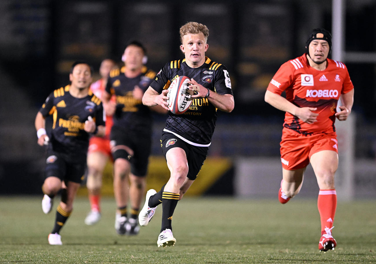 ラグビー スティーラーズが12トライで勝利 暫定首位に 7