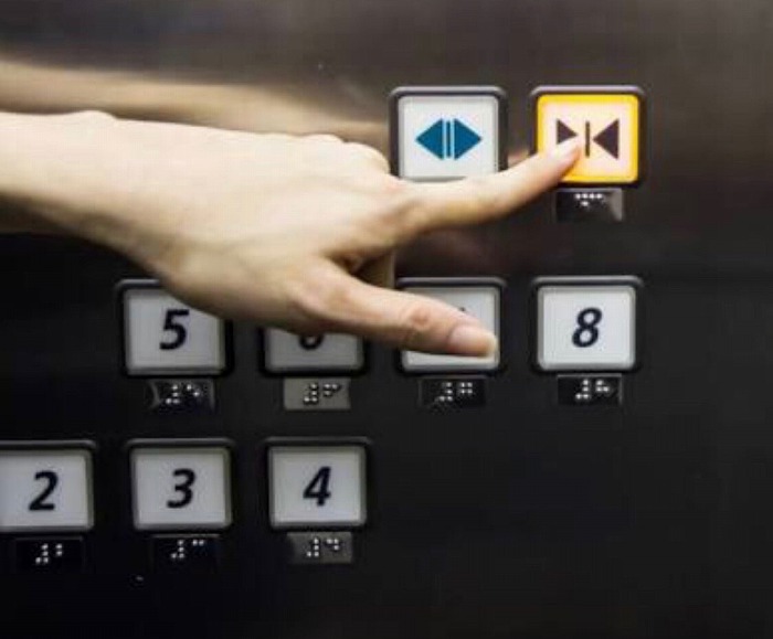 エレベーターの「閉」ボタン 5